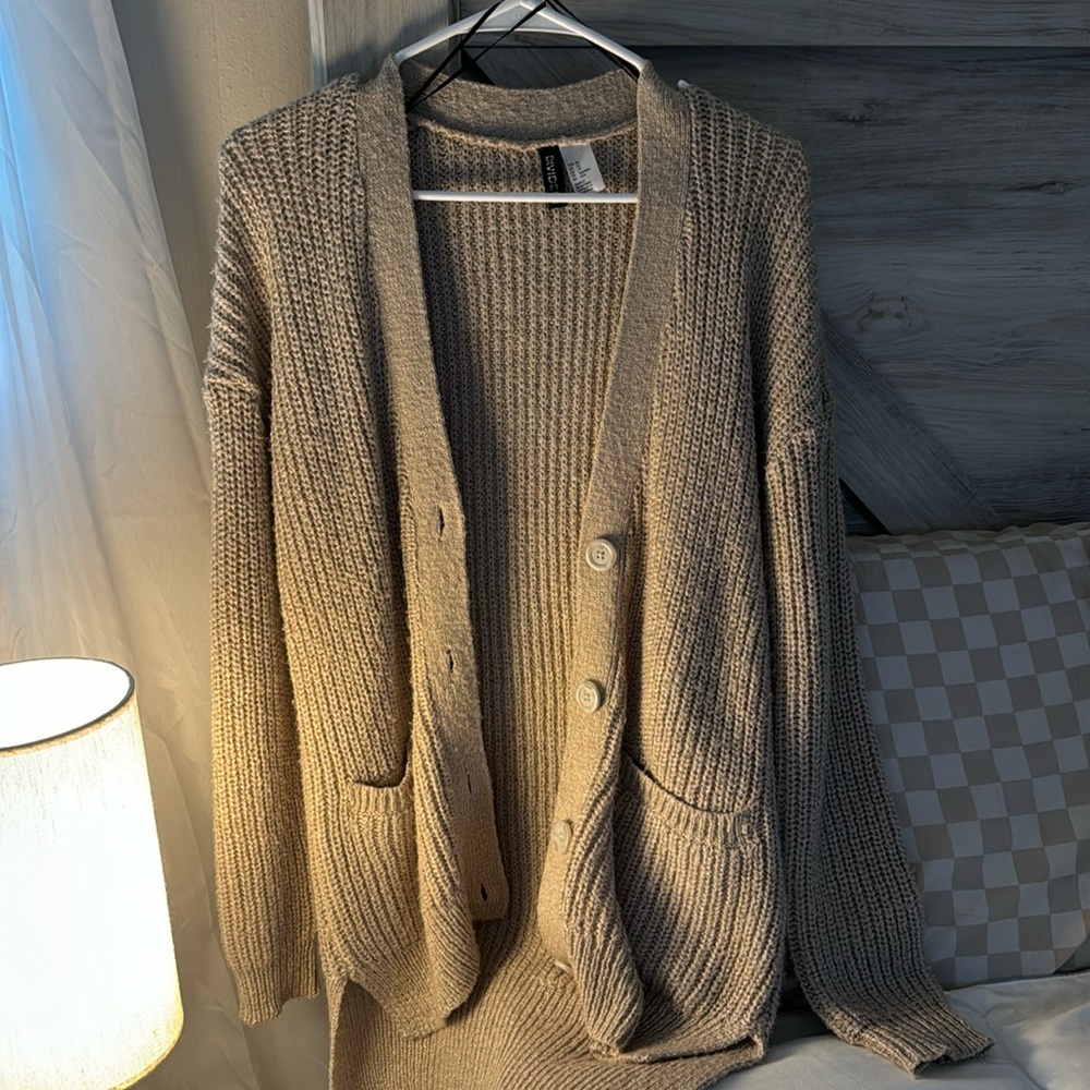 ✨🤍 XS TAN H&M CARDIGAN